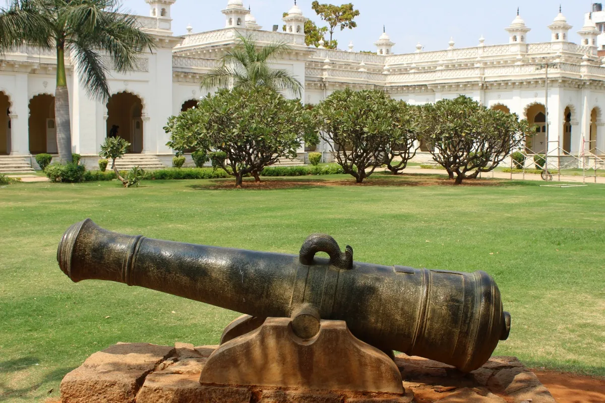 How to Reach Chowmahalla Palace