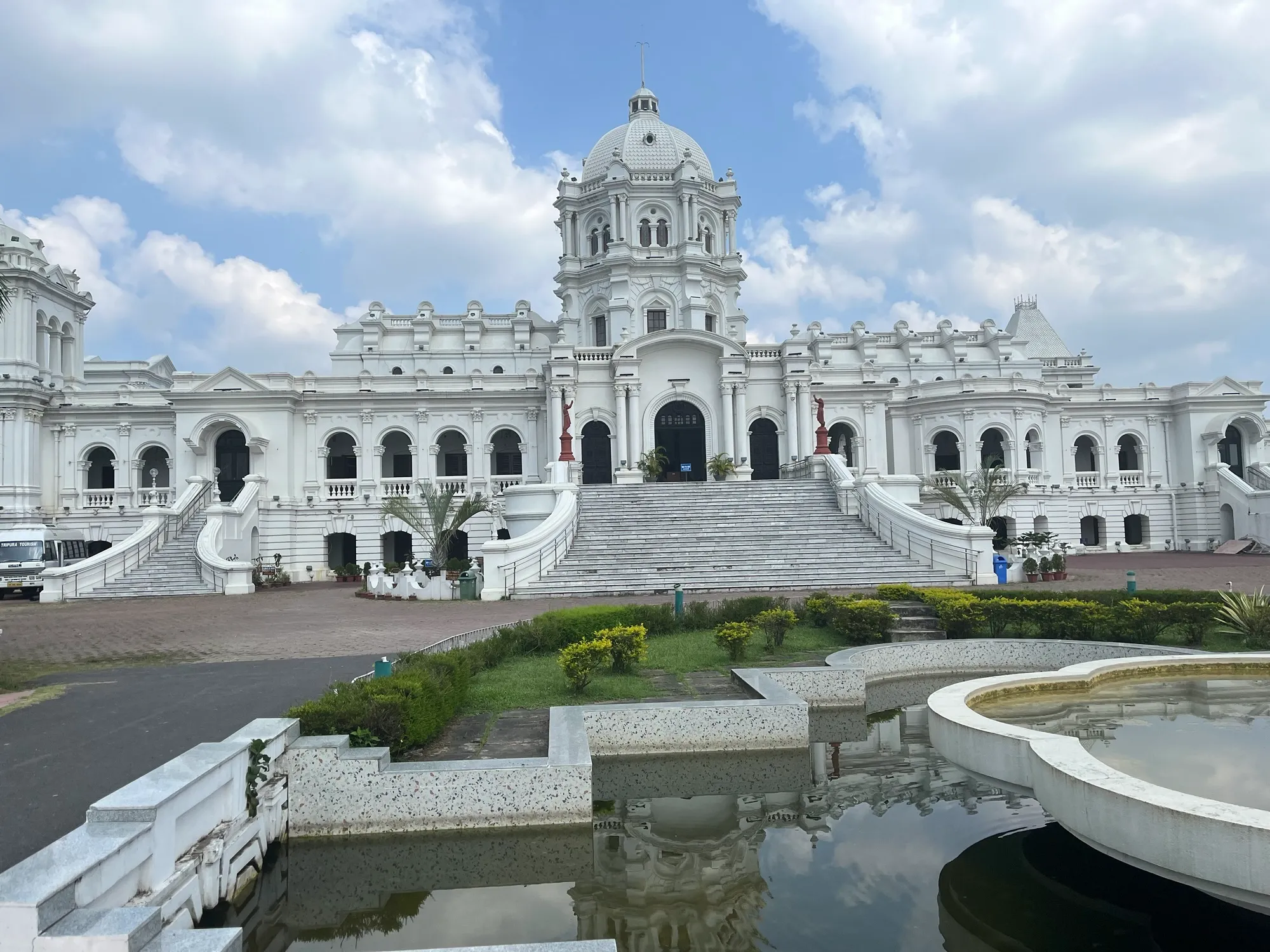 Ujjayanta Palace Reviews